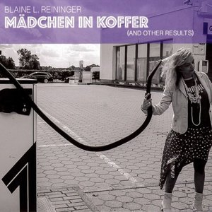 Mädchen in Koffer